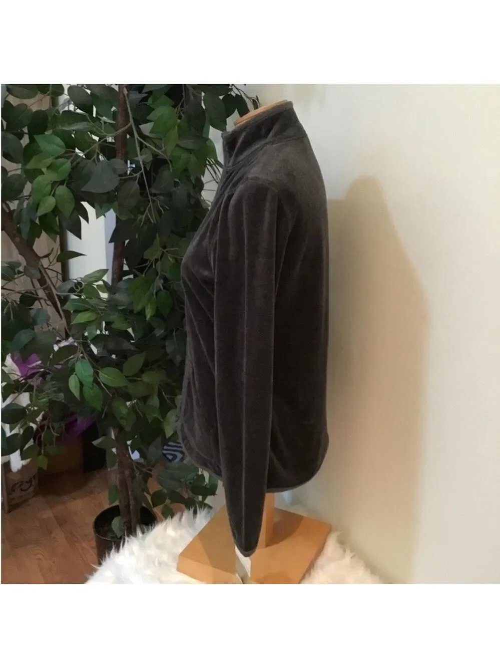 Liz Claiborne Woman’s medium full zip jacket high neck dark gray velour